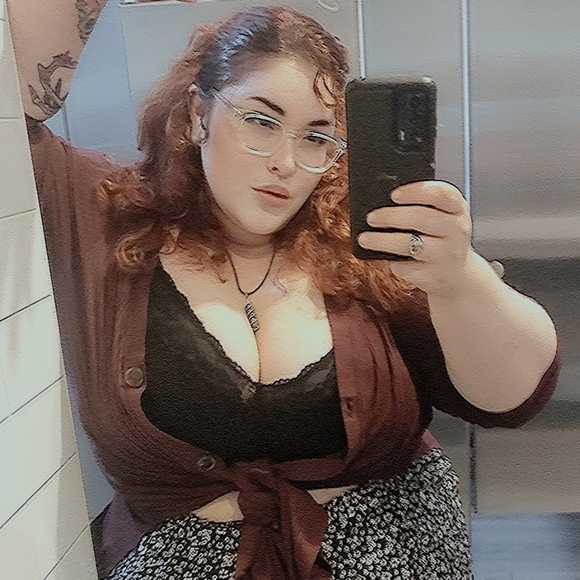 Meet your Posher, Brittney - Picture 2 of 9